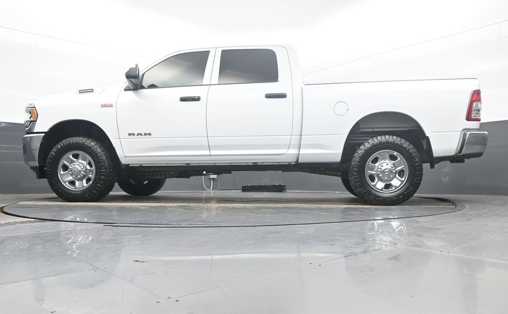 Vehicle image 27 of 40