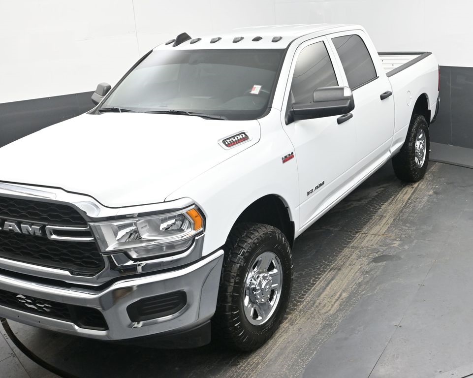 Vehicle image 4 of 40