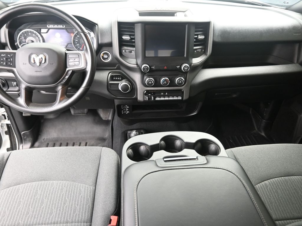 Vehicle image 35 of 40