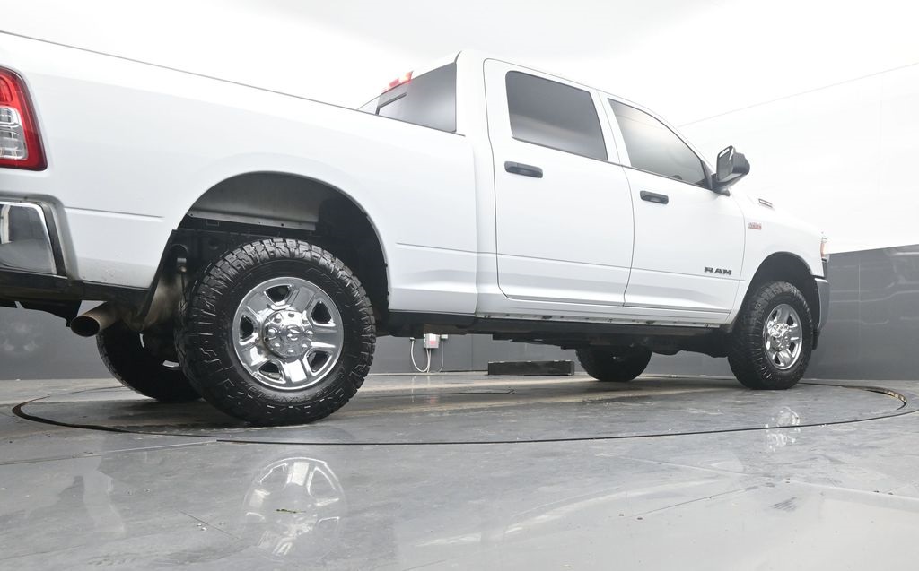 Vehicle image 20 of 40