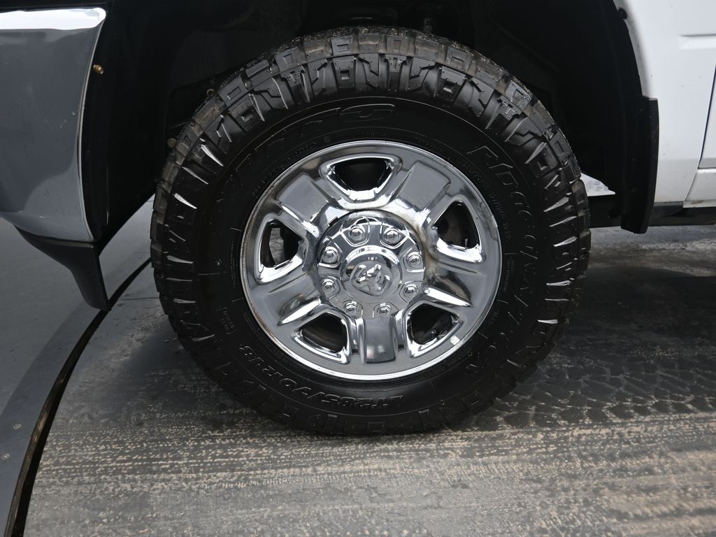 Vehicle image 30 of 40