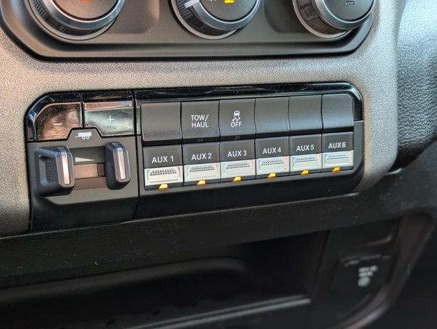 Vehicle image 11 of 40