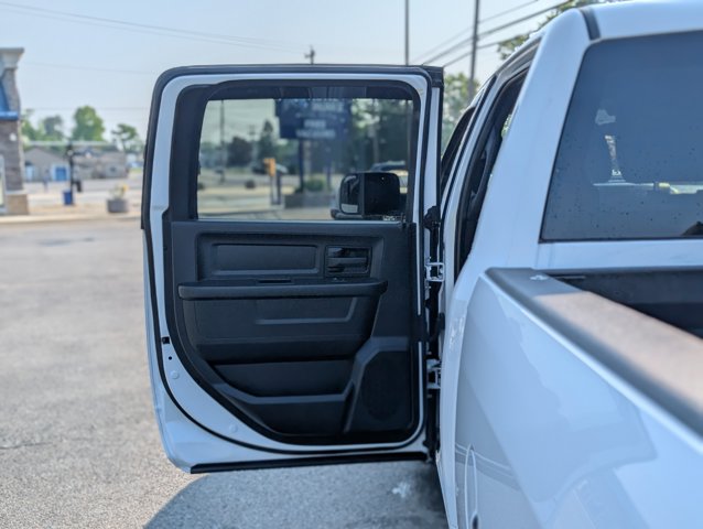 Vehicle image 30 of 40