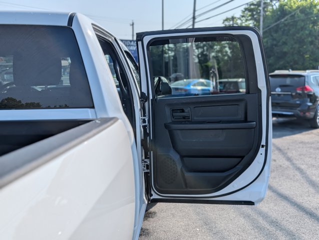 Vehicle image 36 of 40