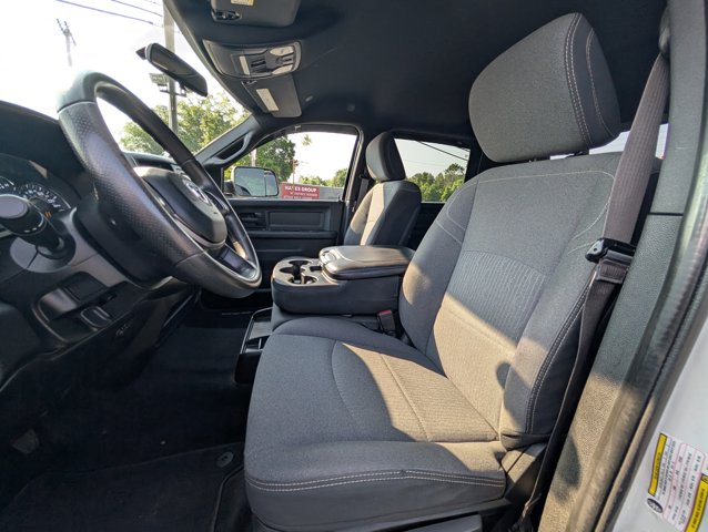 Vehicle image 29 of 40