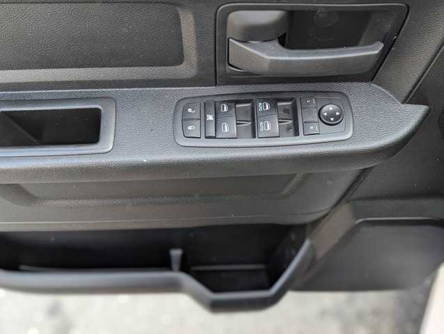 Vehicle image 28 of 40