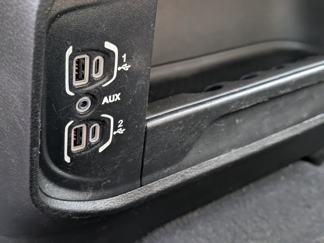 Vehicle image 21 of 40