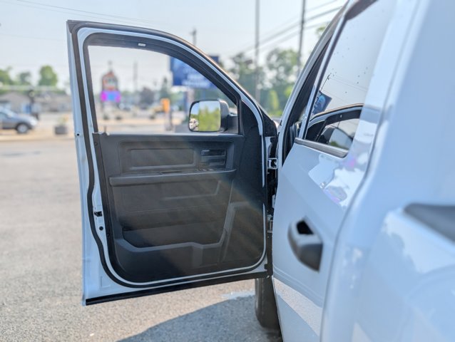 Vehicle image 27 of 40