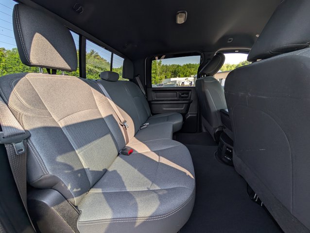 Vehicle image 37 of 40