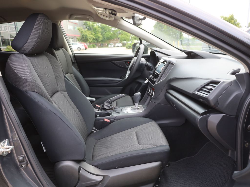 Vehicle image 16 of 41