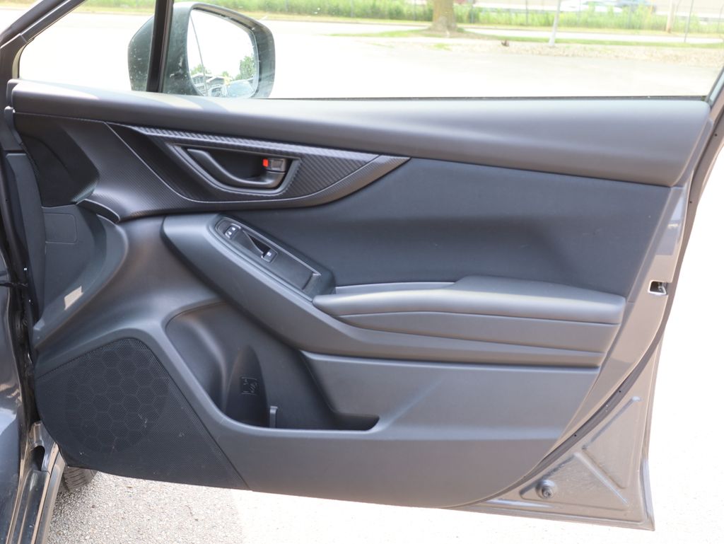 Vehicle image 32 of 41
