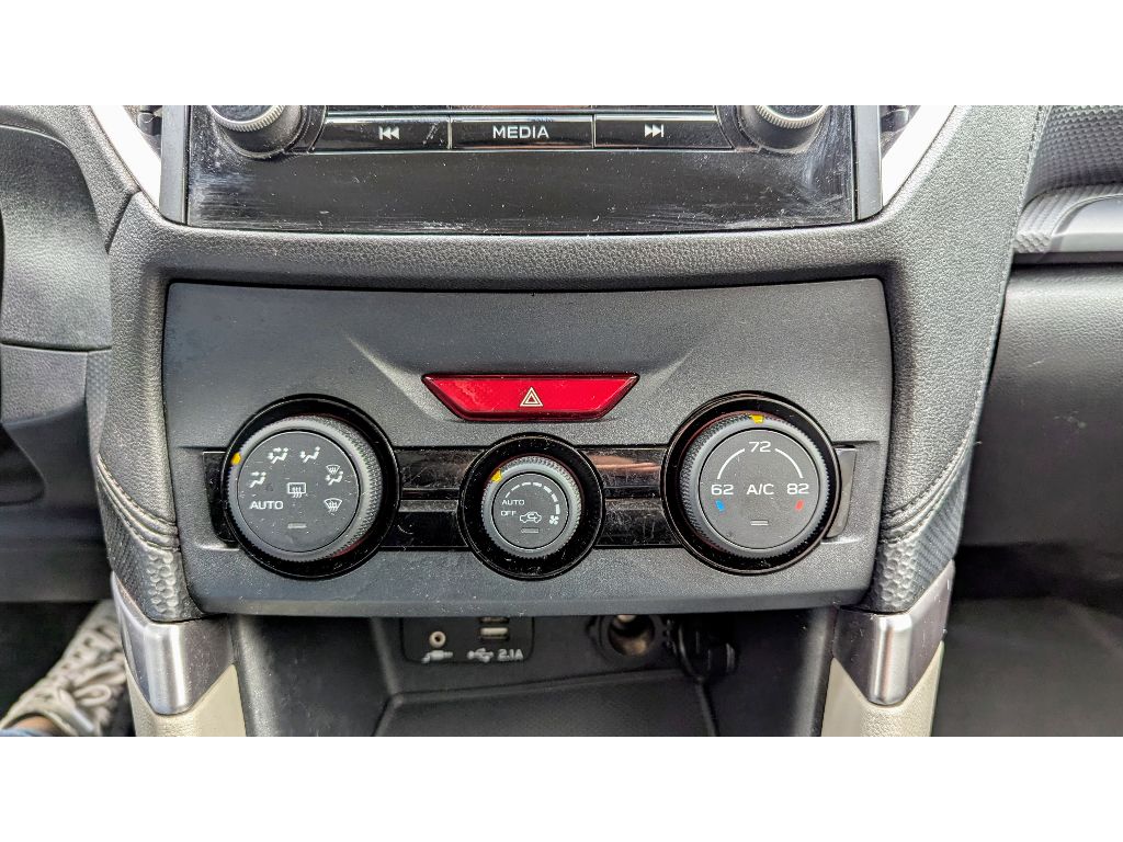 Vehicle image 27 of 30