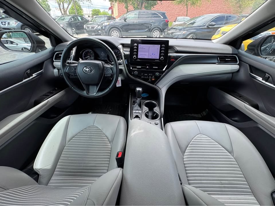 Vehicle image 18 of 20