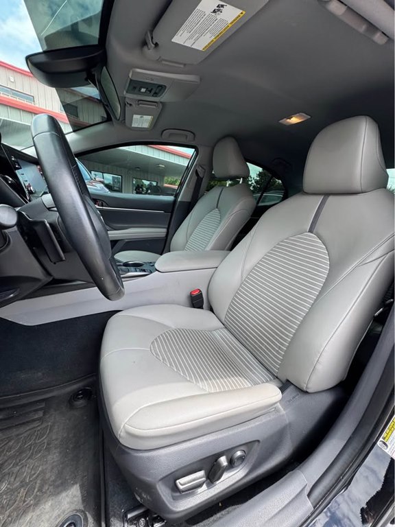 Vehicle image 17 of 20
