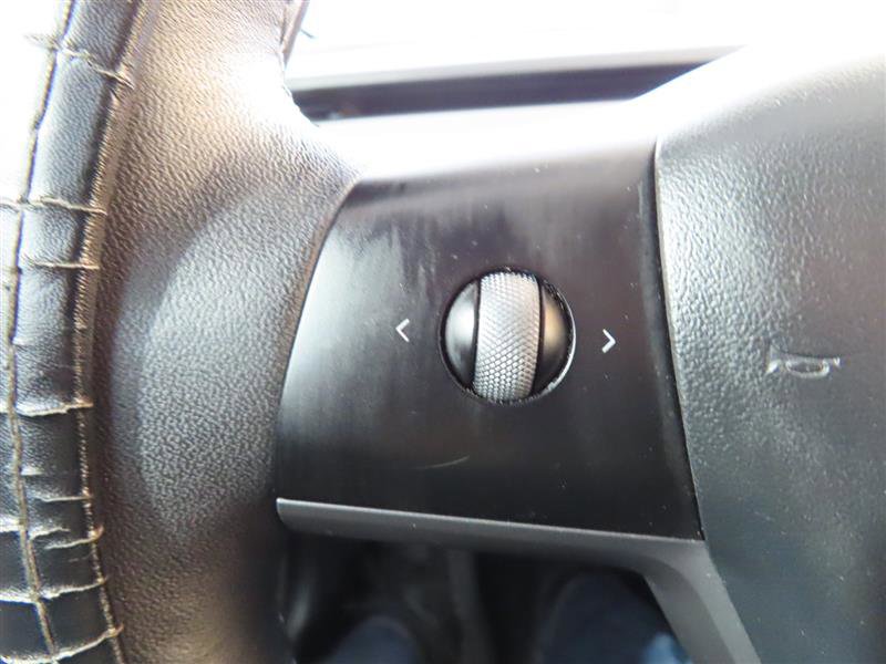 Vehicle image 20 of 32