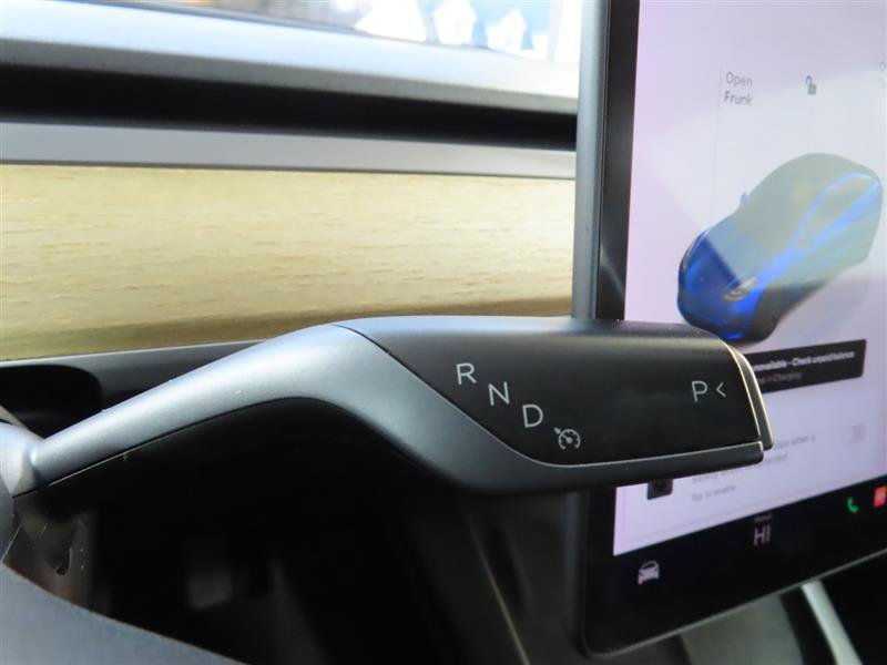 Vehicle image 21 of 32