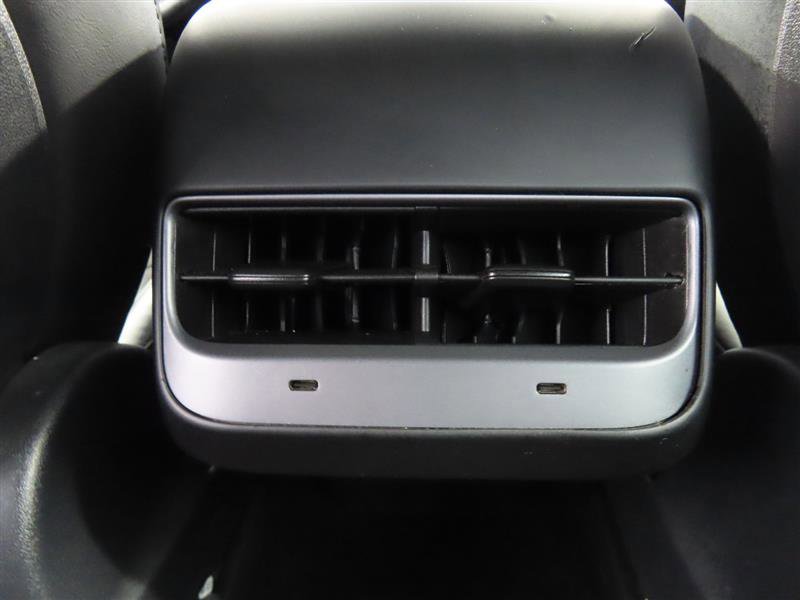 Vehicle image 27 of 32