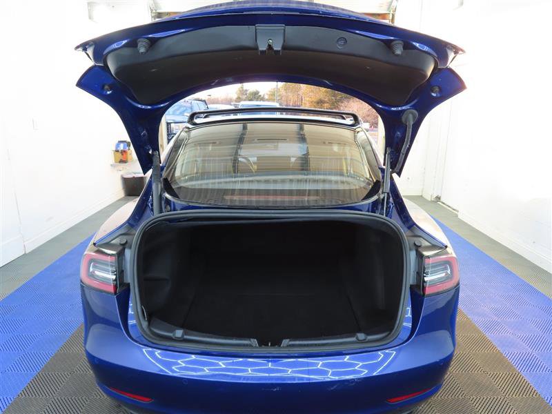 Vehicle image 13 of 32