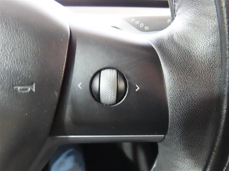Vehicle image 19 of 32