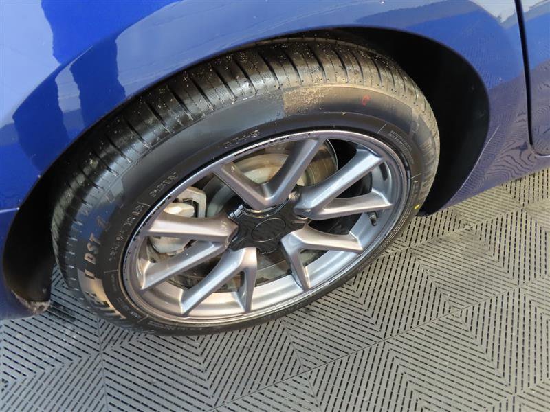 Vehicle image 10 of 32