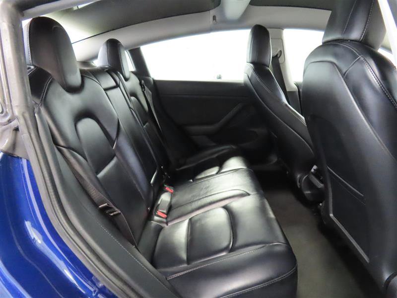 Vehicle image 29 of 32