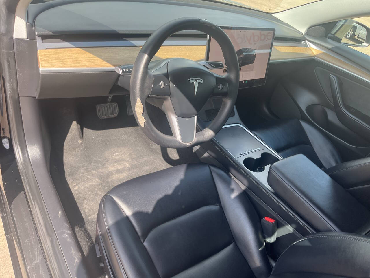 Vehicle image 8 of 21