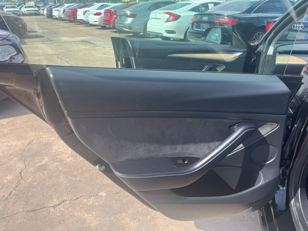 Vehicle image 12 of 21