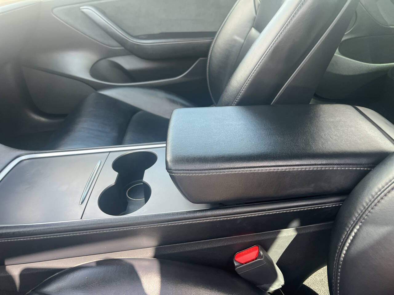 Vehicle image 11 of 21