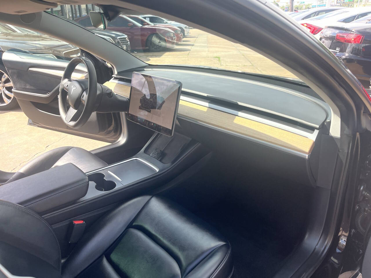 Vehicle image 20 of 21