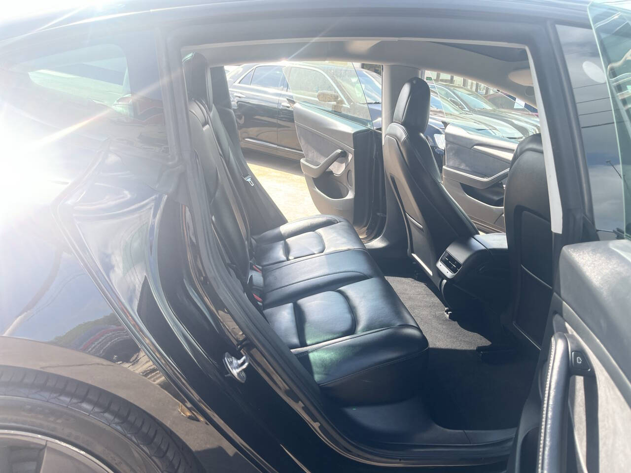 Vehicle image 18 of 21