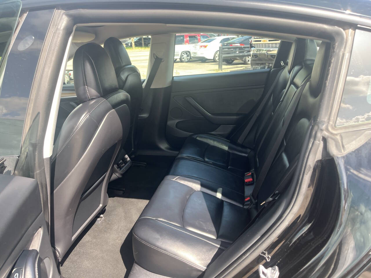 Vehicle image 14 of 21