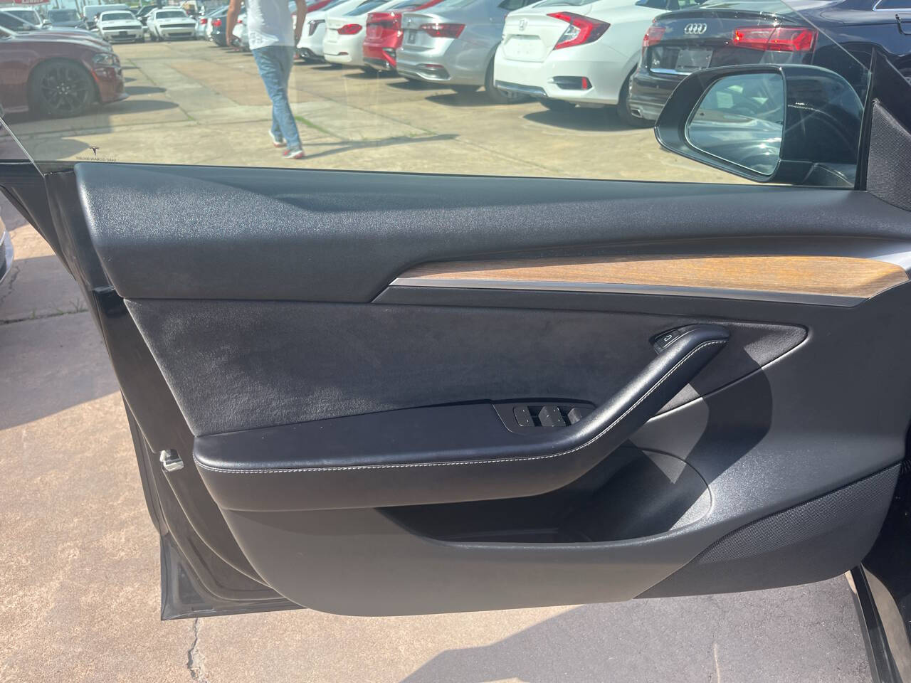 Vehicle image 6 of 21