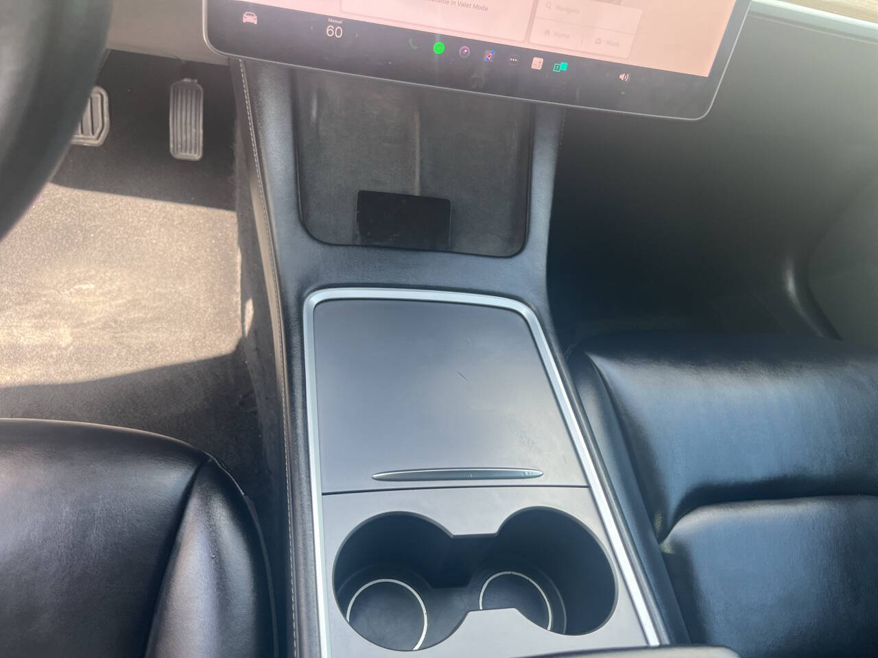 Vehicle image 10 of 21