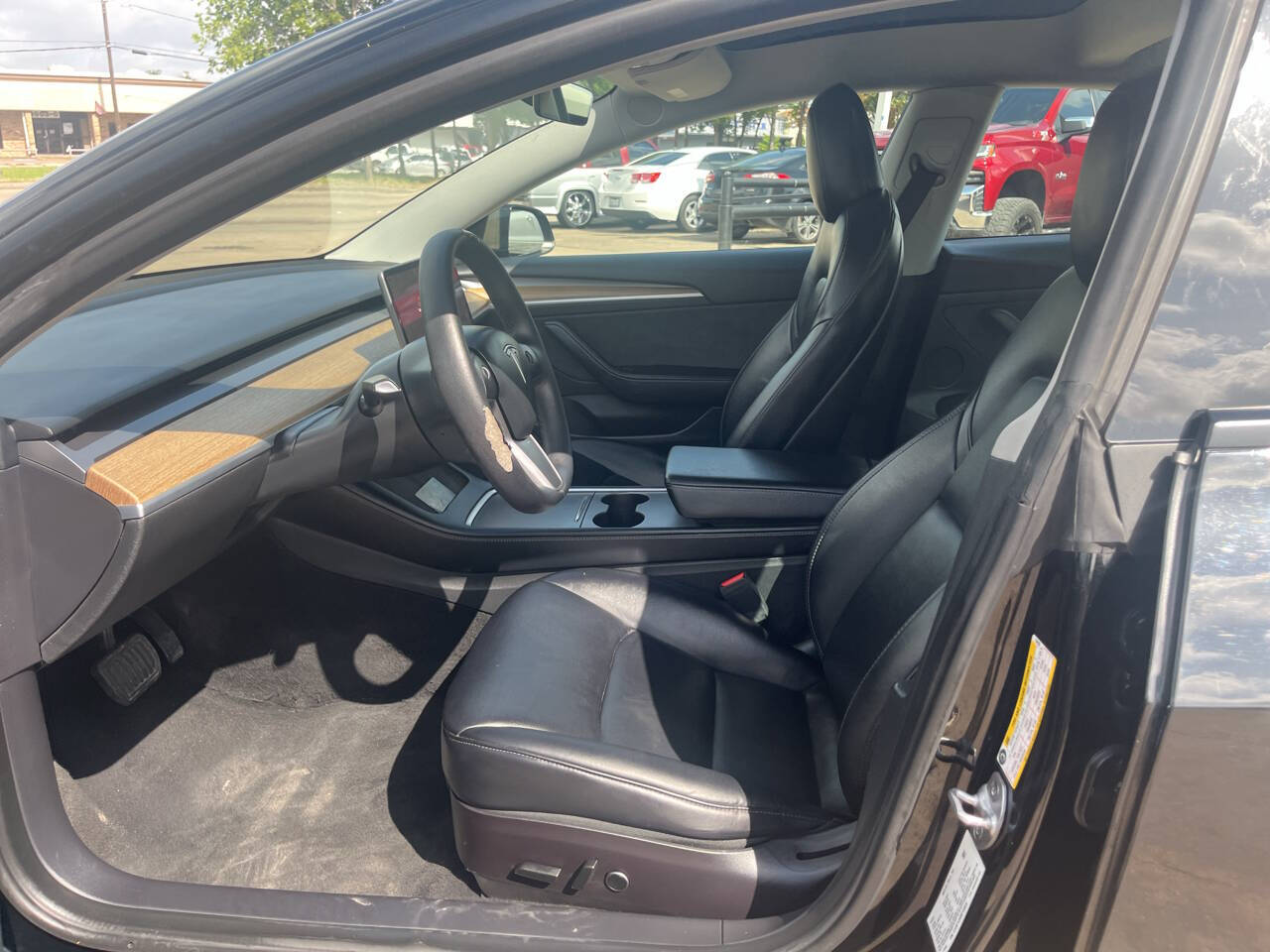 Vehicle image 7 of 21