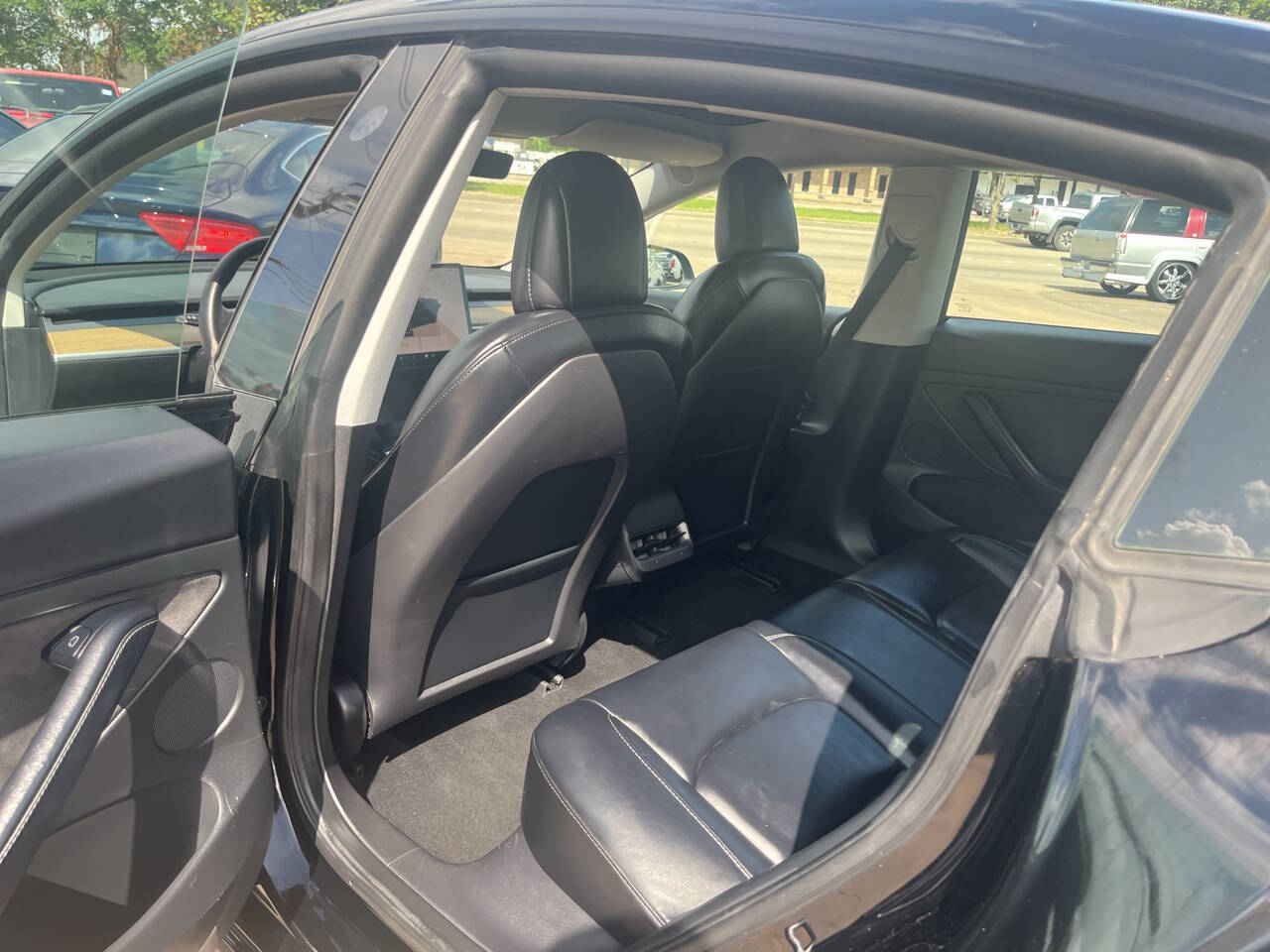Vehicle image 13 of 21