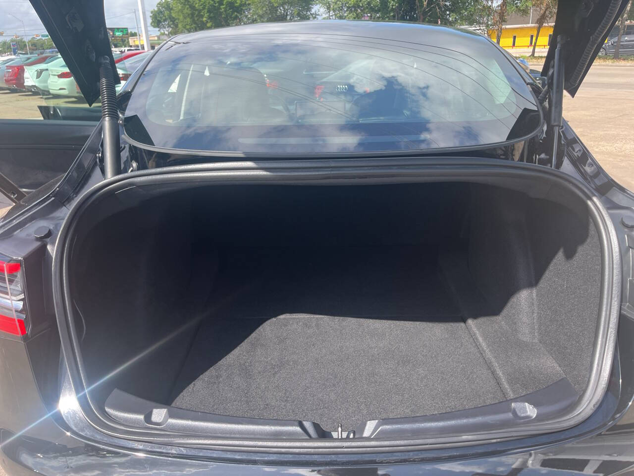 Vehicle image 15 of 21