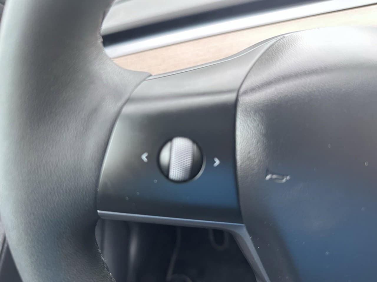 Vehicle image 23 of 27