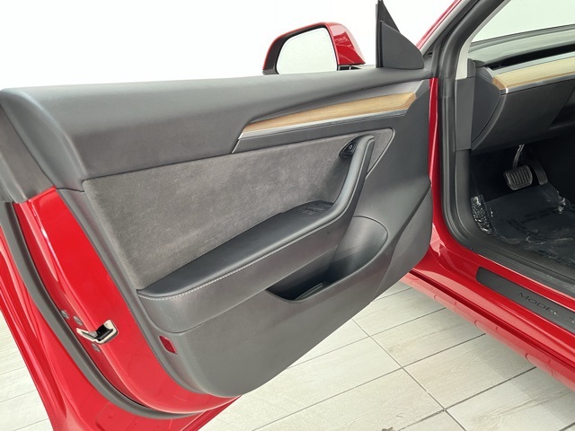 Vehicle image 42 of 92