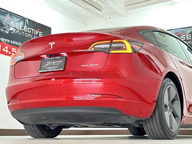 Vehicle image 9 of 92