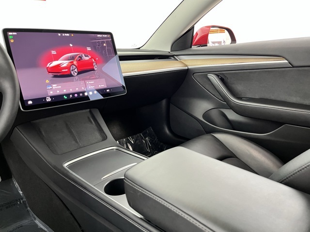 Vehicle image 21 of 92