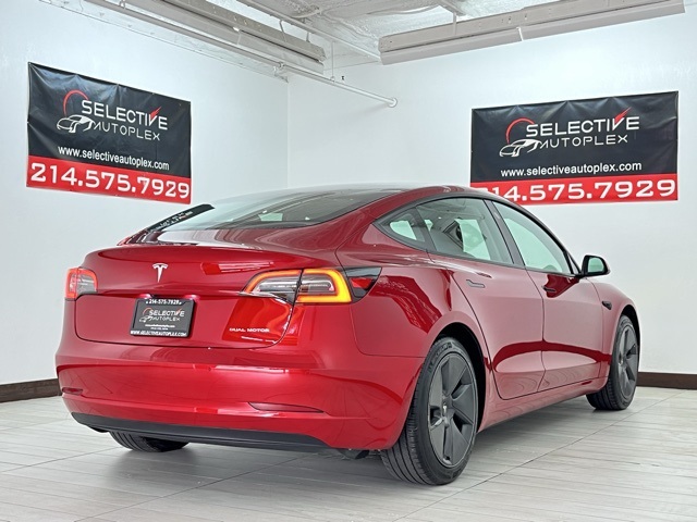 Vehicle image 6 of 92