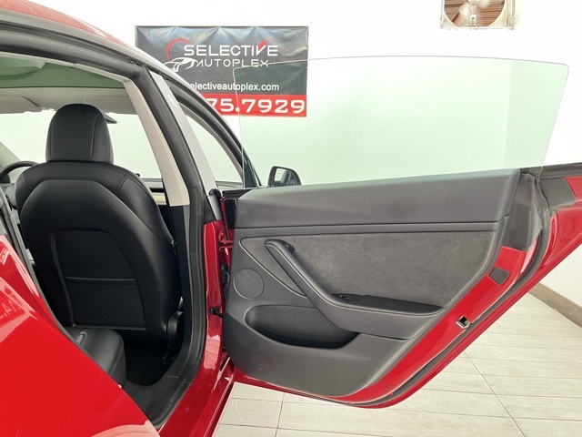Vehicle image 74 of 92
