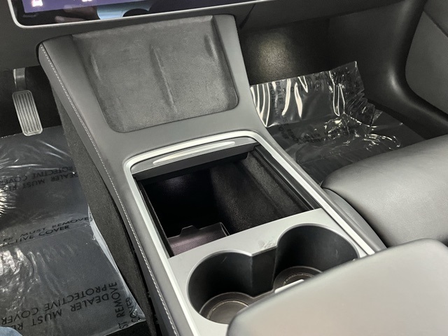 Vehicle image 38 of 92