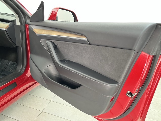 Vehicle image 77 of 92