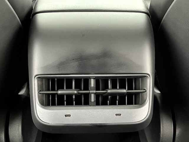 Vehicle image 71 of 92