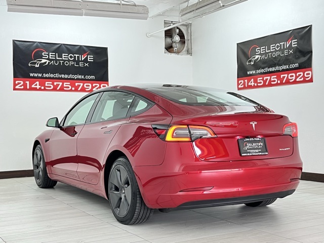 Vehicle image 10 of 92
