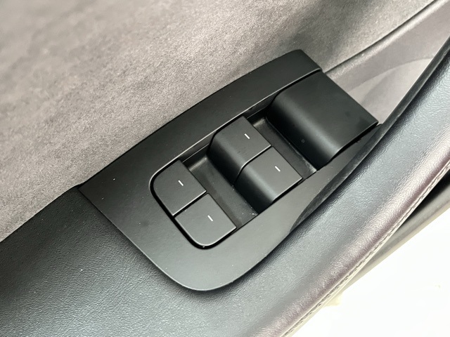 Vehicle image 43 of 92