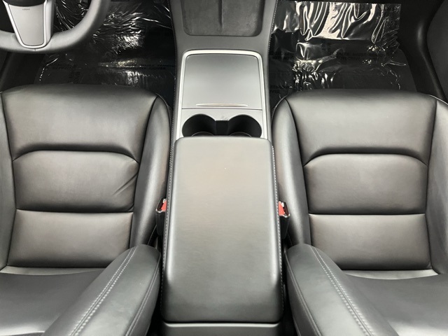 Vehicle image 41 of 92