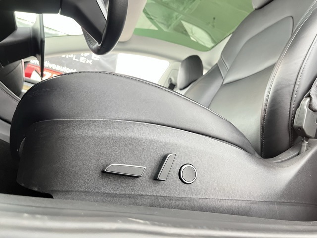 Vehicle image 48 of 92