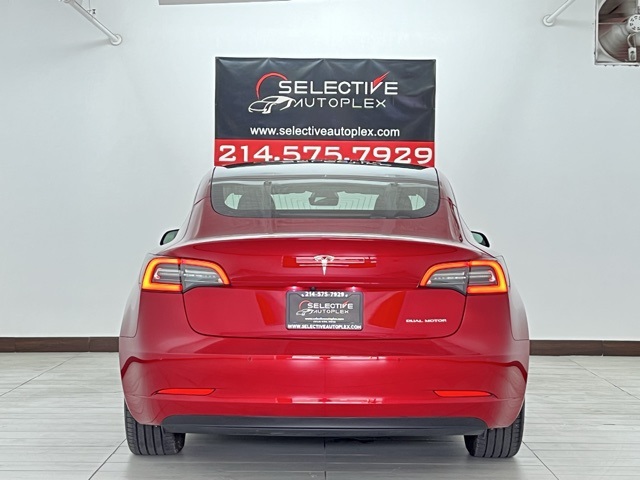 Vehicle image 7 of 92